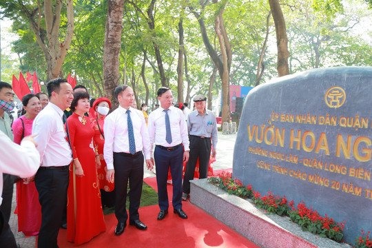 Quận Long Biên khánh thành vườn hoa 2,4ha