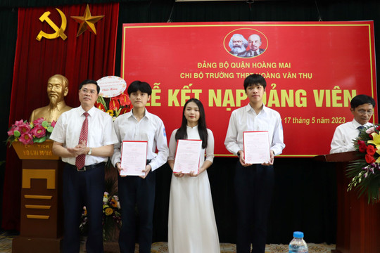 Quận Hoàng Mai có 3 học sinh được kết nạp Đảng