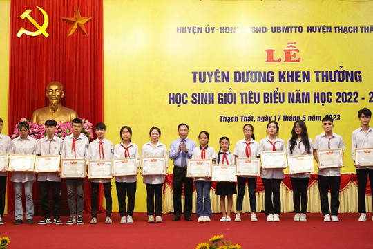 Thạch Thất tuyên dương khen thưởng học sinh giỏi tiêu biểu năm học 2022-2023