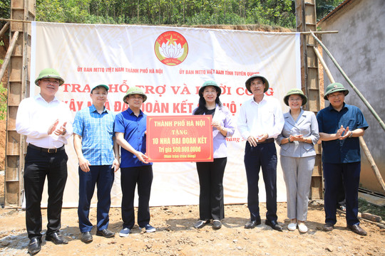 Hà Nội hỗ trợ tỉnh Tuyên Quang 500 triệu đồng xây nhà Đại đoàn kết