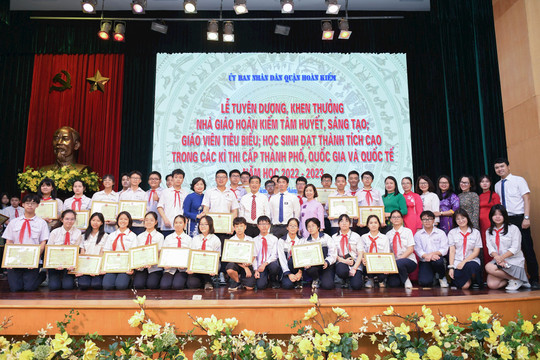 Quận Hoàn Kiếm tuyên dương giáo viên, học sinh giỏi