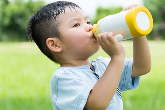 8 biện pháp phòng tránh say nắng, say nóng cho trẻ trong mùa hè