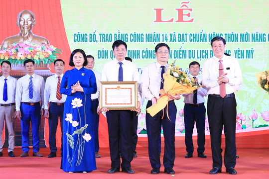 Trao bằng công nhận 14 xã của huyện Thanh Trì đạt chuẩn nông thôn mới nâng cao