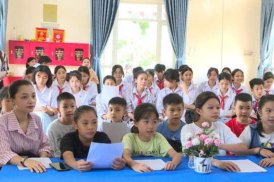 Huyện Phúc Thọ truyền dạy hát chèo cho học sinh xã Tam Thuấn