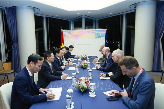 Thủ tướng Phạm Minh Chính gặp Chủ tịch Hội đồng châu Âu