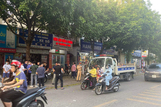 Xe tải gây tai nạn chết người trên phố Trường Lâm (quận Long Biên)