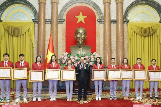 Chủ tịch nước biểu dương các “gương mặt vàng” của Đoàn Thể thao Việt Nam tại SEA Games 32