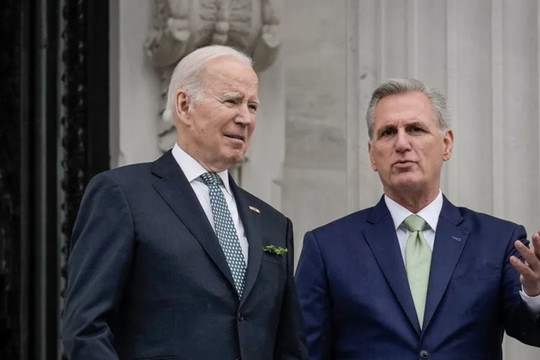 Tổng thống Biden và Chủ tịch Hạ viện chưa đạt được thỏa thuận trần nợ công