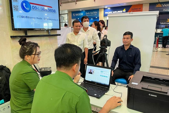 TP Hồ Chí Minh cấp định danh điện tử cho công dân tại sân bay Tân Sơn Nhất