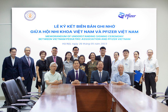 Lễ ký kết biên bản ghi nhớ hợp tác chăm sóc sức khỏe trẻ em giữa Pfizer Việt Nam cùng Hội Nhi khoa Việt Nam