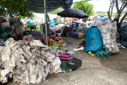 Những mối nguy ở làng nghề thu gom, tái chế phế liệu Xà Cầu