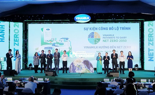 Vinamilk là công ty sữa đầu tiên tại Việt Nam có nhà máy và trang trại đạt chứng nhận trung hòa carbon