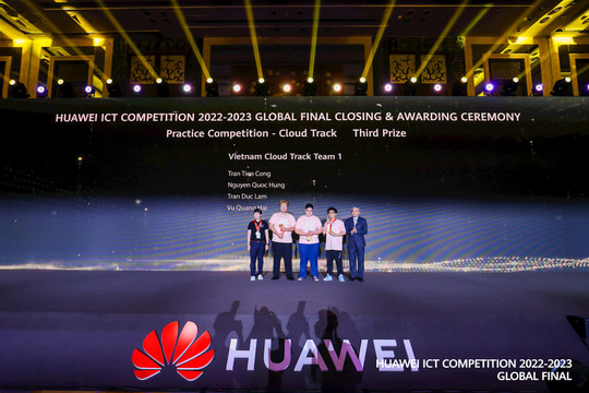 3 sinh viên Việt Nam giành giải Ba cuộc thi Huawei ICT Competition 2022-2023