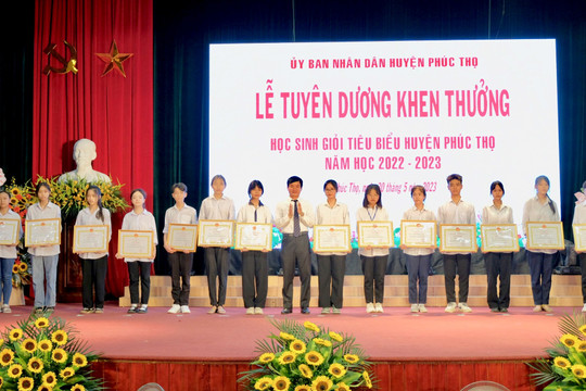 Huyện Phúc Thọ tuyên dương, khen thưởng 277 học sinh giỏi tiêu biểu