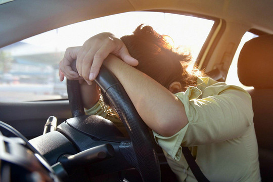 Ngủ trong ô tô thế nào cho an toàn?