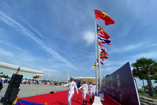 Đoàn Thể thao người khuyết tật Việt Nam tham dự Lễ Thượng cờ ASEAN Para Games 12