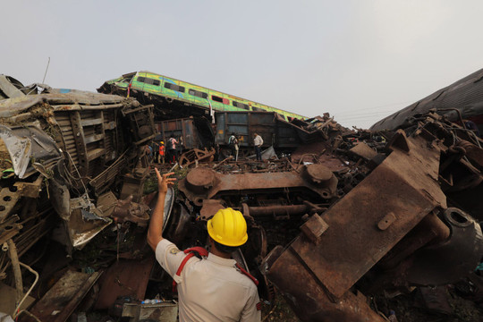 Ấn Độ: Gia đình có người thiệt mạng trong vụ tai nạn tàu hỏa sẽ được bồi thường 12.000 USD