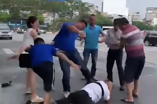 Có thể truy cứu trách nhiệm hình sự đối tượng hành hung phóng viên Đài PT-TH Hà Nội khi tác nghiệp