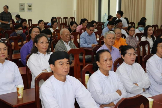 Cán bộ Mặt trận nghe giới thiệu tác phẩm của Tổng Bí thư Nguyễn Phú Trọng