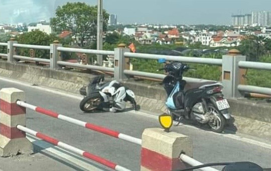 Không có chuyện người đi xe máy ngã từ cầu Thanh Trì xuống tử vong