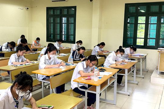Tiếp tục duy trì tốt các điều kiện phục vụ thí sinh Hà Nội dự thi vào lớp 10