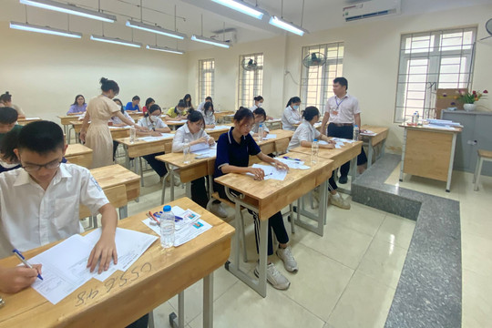 "Đính chính" thang điểm môn vật lý tuyển sinh lớp 10 chuyên Hà Nội