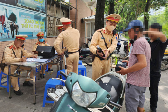 Dừng 69 phương tiện, Cảnh sát giao thông Hà Nội chỉ phát hiện 3 “ma men”