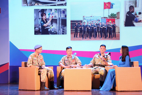 Chiến sĩ Lực lượng gìn giữ hòa bình Liên hợp quốc giao lưu với thanh niên