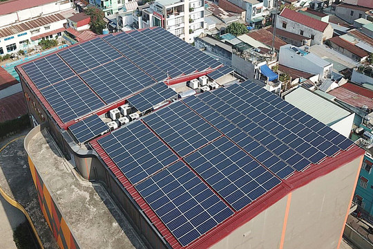 Điện mặt trời mái nhà: Gỡ vướng để phát triển