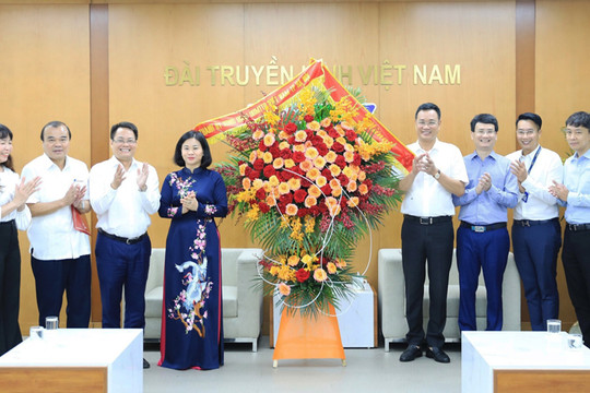 Phó Bí thư Thường trực Thành ủy Nguyễn Thị Tuyến thăm, chúc mừng các cơ quan báo chí