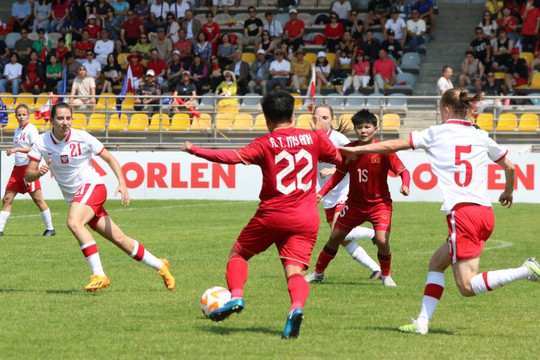 Đội tuyển nữ Việt Nam thua trận đầu tiên tại Ba Lan