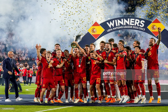 Tuyển Tây Ban Nha giành danh hiệu đầu tiên sau 11 năm chờ đợi