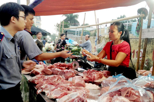Thành phố Hà Nội: Tăng cường kiểm soát an toàn thực phẩm tại chợ