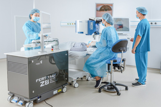 Trung tâm Mắt kỹ thuật cao Bệnh viện Đông Đô - đơn vị dẫn đầu về công nghệ phẫu thuật khúc xạ