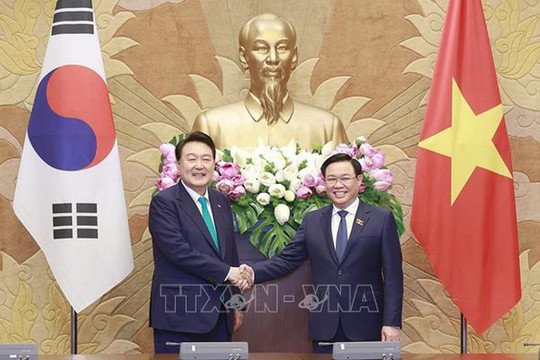 Chủ tịch Quốc hội Vương Đình Huệ hội kiến Tổng thống Hàn Quốc Yoon Suk Yeol