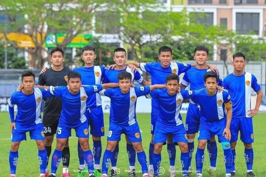 Xe chở đội bóng trẻ Quảng Nam bị lật, 1 cầu thủ qua đời