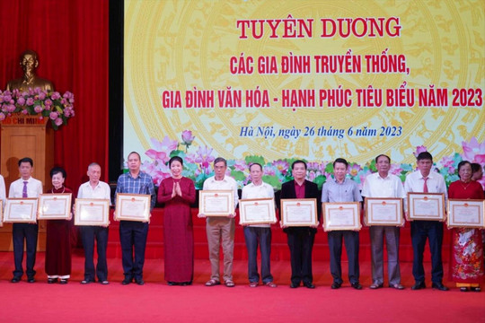 Tuyên dương 90 gia đình văn hóa tiêu biểu thành phố Hà Nội