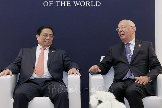 Thủ tướng Phạm Minh Chính tiếp nhà sáng lập Diễn đàn Kinh tế thế giới