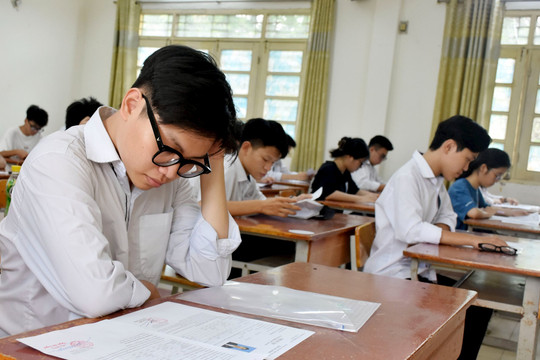 Hơn 102.000 thí sinh Hà Nội làm bài thi môn ngữ văn - kỳ thi tốt nghiệp trung học phổ thông năm 2023