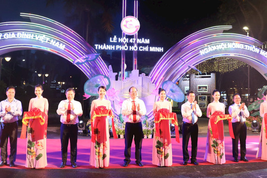 Khai mạc các hoạt động kỷ niệm 325 năm thành lập thành phố Sài Gòn - thành phố Hồ Chí Minh