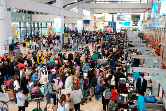 Lượng khách qua sân bay Nội Bài dự báo tăng cao ngay sau kỳ thi tốt nghiệp THPT