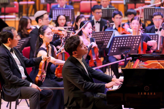 Hòa nhạc cùng 2 tài năng piano Nguyễn Việt Trung, Ngô Phương Vi
