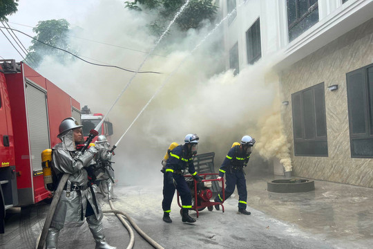 Mở đợt huấn luyện kiểm tra định kỳ nghiệp vụ chữa cháy và cứu nạn, cứu hộ