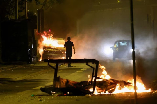 Pháp: Thiệt hại hơn 1 tỷ USD do bạo loạn