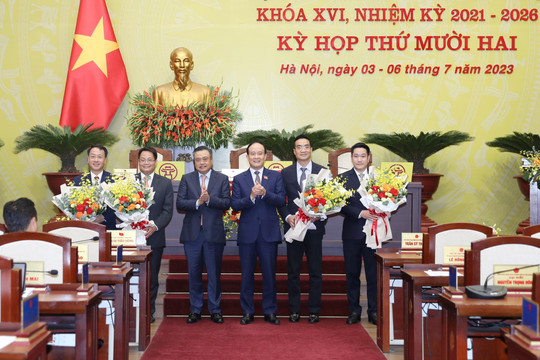 Bốn giám đốc sở được bầu làm ủy viên UBND thành phố Hà Nội