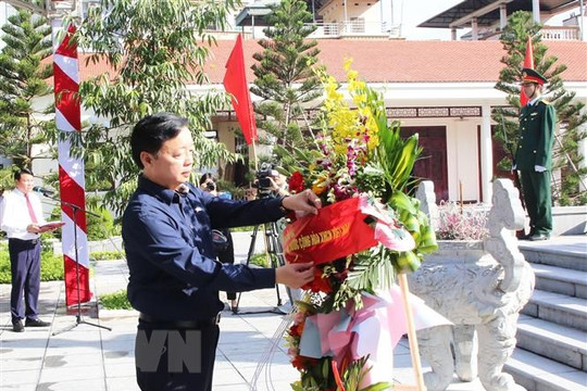 Dâng hương tưởng niệm Tổng Bí thư Nguyễn Văn Cừ