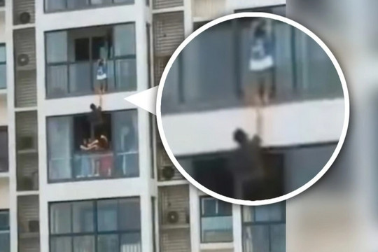 Trung Quốc: Người đàn ông leo ban công cứu bé trai treo lơ lửng ở tầng 14