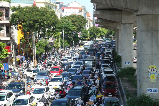 Kiên trì 6 nhóm giải pháp giải bài toán ùn tắc giao thông ở Hà Nội 