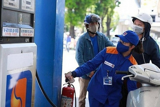 Xăng dầu tăng giá, riêng xăng E5 giảm 51 đồng/lít