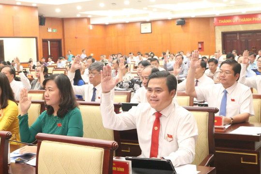 HĐND thành phố Hồ Chí Minh thông qua 65 nghị quyết quan trọng